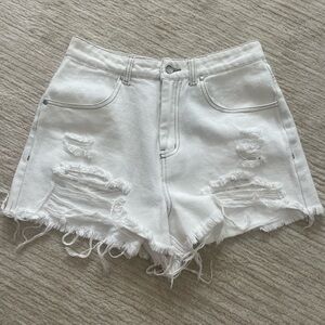 NWT WHITE DENIM SHORTS. SIZE SMALL